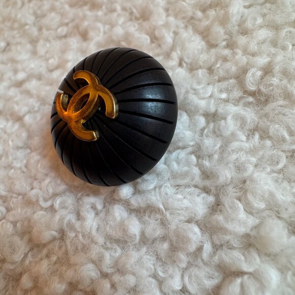 HTF! Vintage 2 x Chanel CC Logo Round Black Buttons - Authentic, 1A - Picture 5 of 5